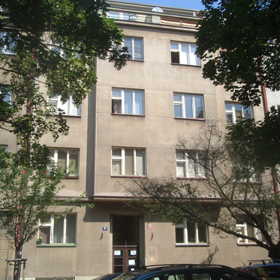 Prodej společnosti vlastnící činžovní dům