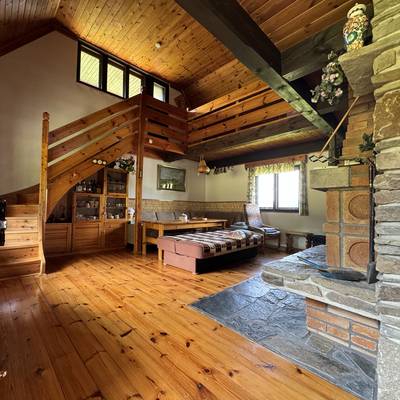 Prodej nemovitosti s panoramatickým výhledem na Lipenskou přehradu se stavebními pozemky.